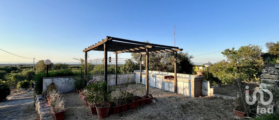 Equestrian facility 6 rooms of 101 m² in Ostuni (72017)