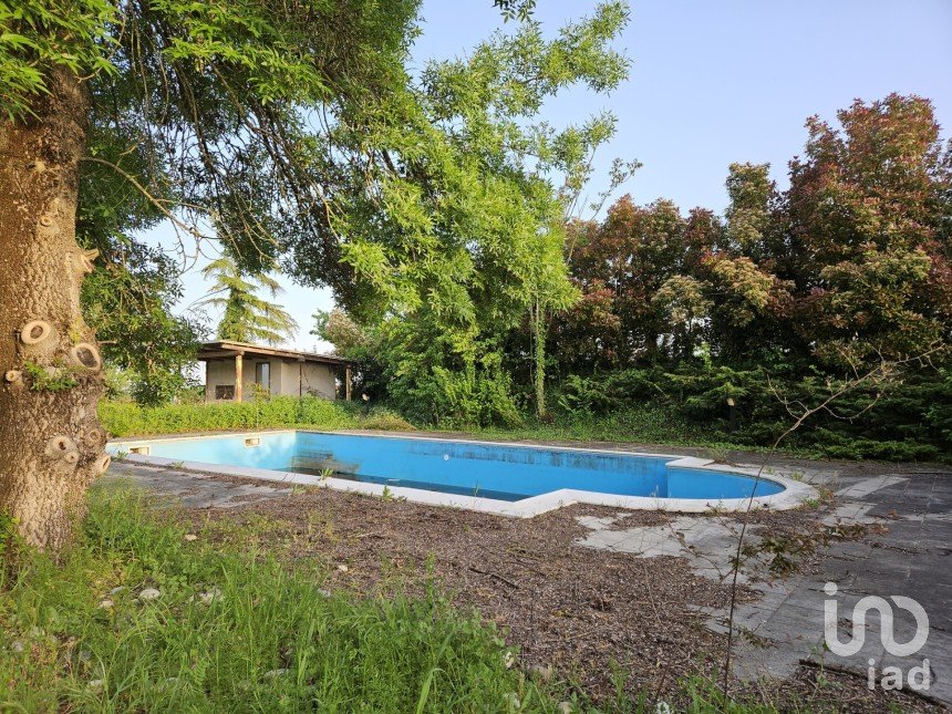 Casa 13 locali di 335 m² in Casale Monferrato (15033)