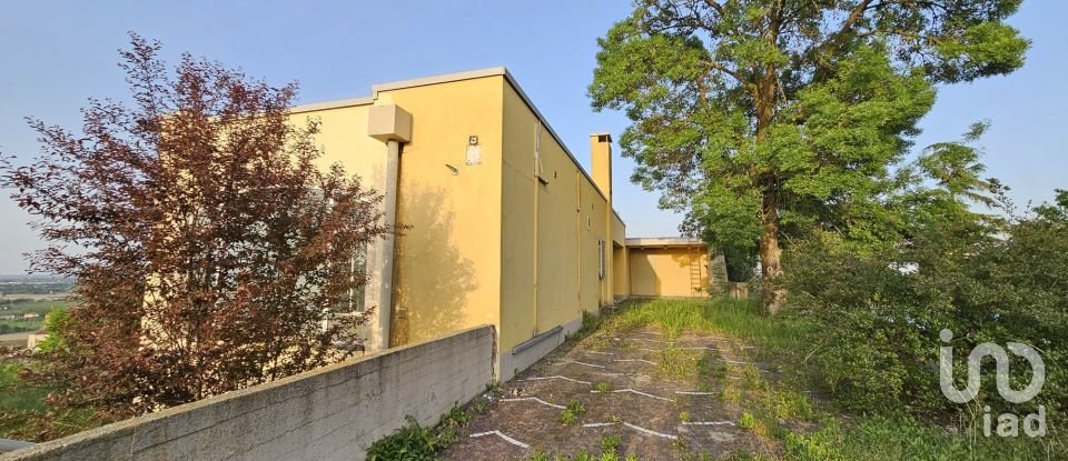 Casa 13 locali di 335 m² in Casale Monferrato (15033)