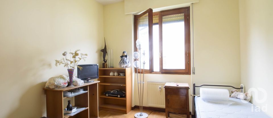 Four-room apartment of 132 m² in Lurago d'Erba (22040)