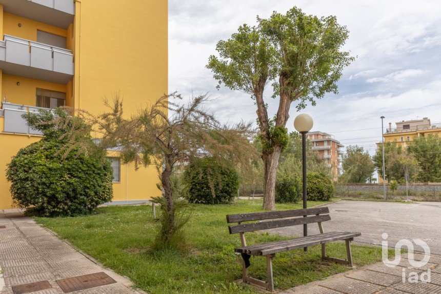 Palazzo / Stabile 3 locali di 40 m² a Fano (61032)