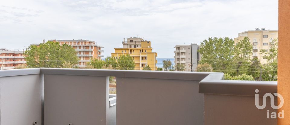 Palazzo / Stabile 3 locali di 40 m² a Fano (61032)