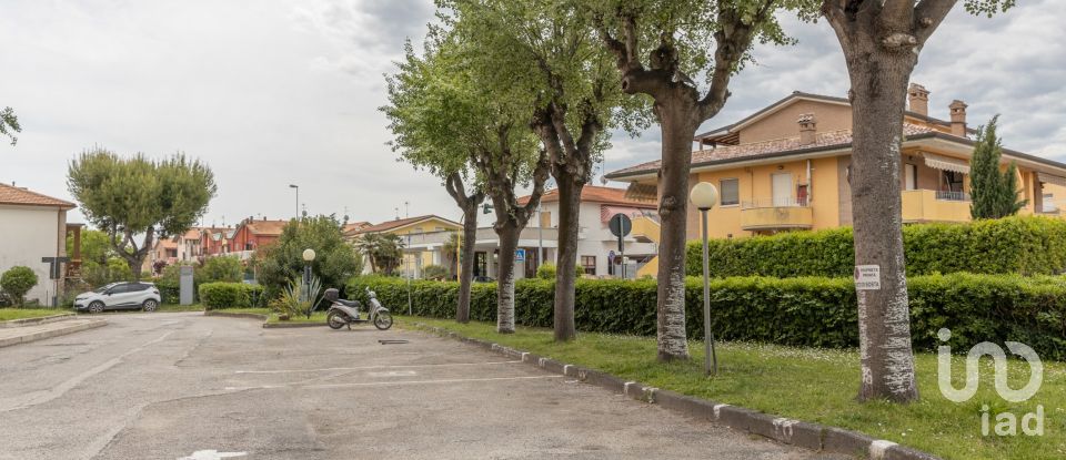 Palazzo / Stabile 3 locali di 40 m² a Fano (61032)