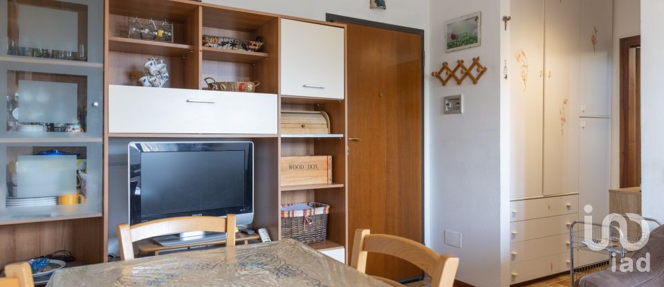 Palazzo / Stabile 3 locali di 40 m² a Fano (61032)