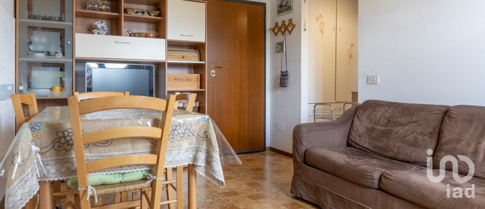 Palazzo / Stabile 3 locali di 40 m² a Fano (61032)