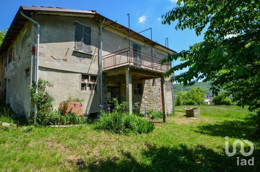 Town house 13 rooms of 240 m² in Cengio (17056)