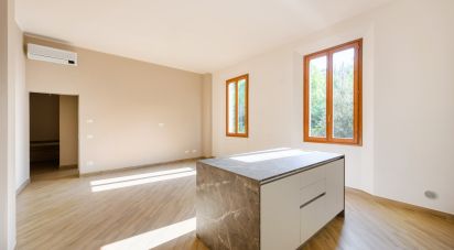 Apartment 5 rooms of 105 m² in Bologna (40135)