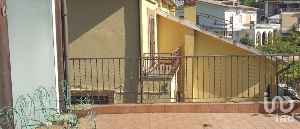 Villa 8 locali di 140 m² in Sacrofano (00060)