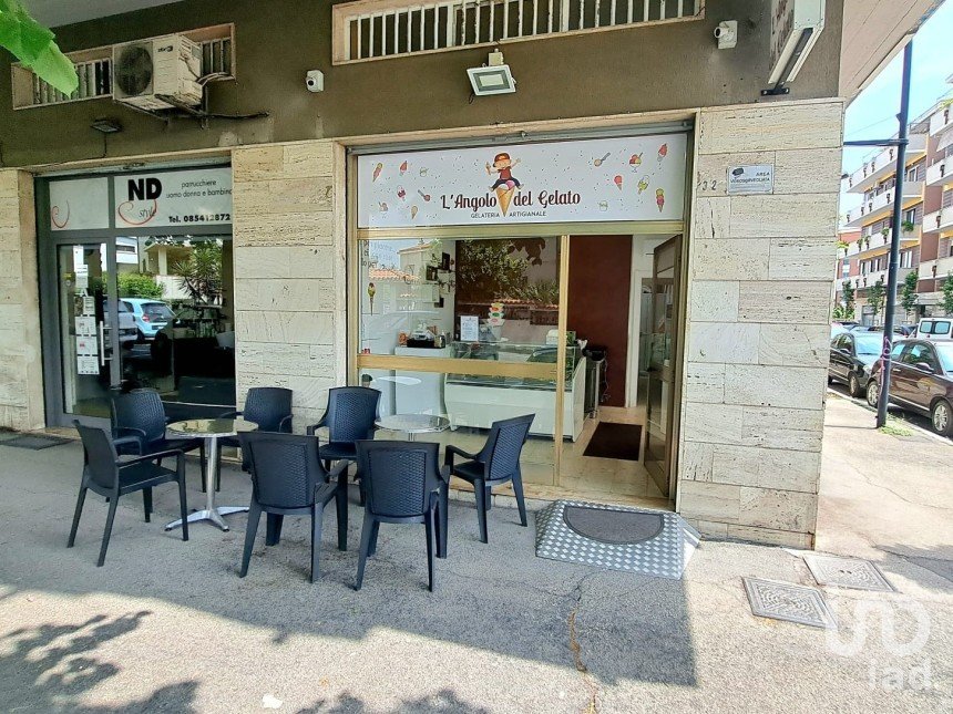 Bar of 37 m² in Pescara (65124)