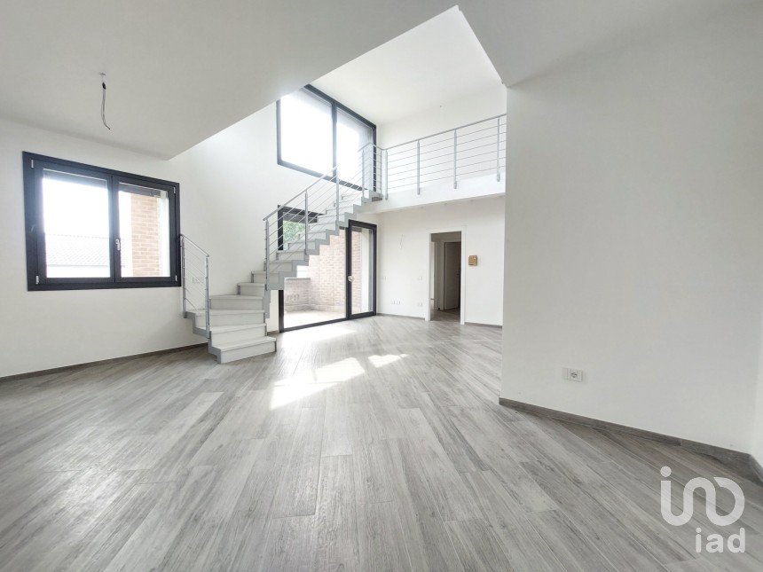 Loft 3 rooms of 139 m² in Reggio nell'Emilia (42123)