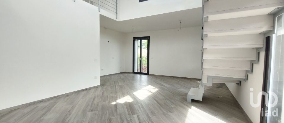 Loft 3 rooms of 139 m² in Reggio nell'Emilia (42123)