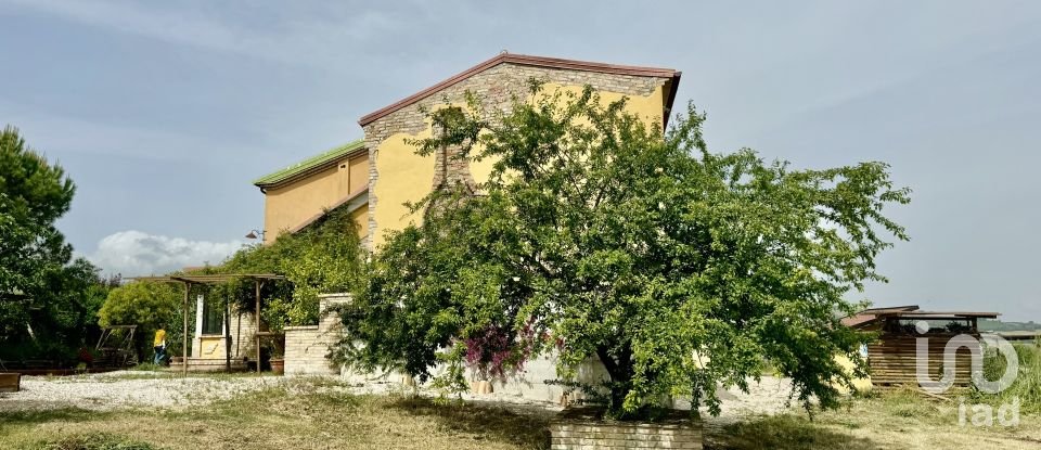 Casa 12 locali di 430 m² in Campli (64012)