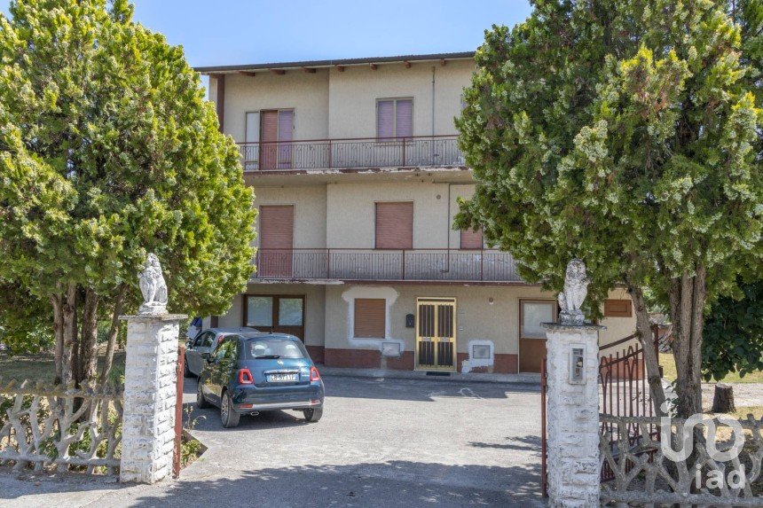 Apartment 8 rooms of 186 m² in Filottrano (60024)