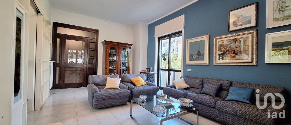 Casa indipendente 12 locali di 290 m² in Angri (84012)