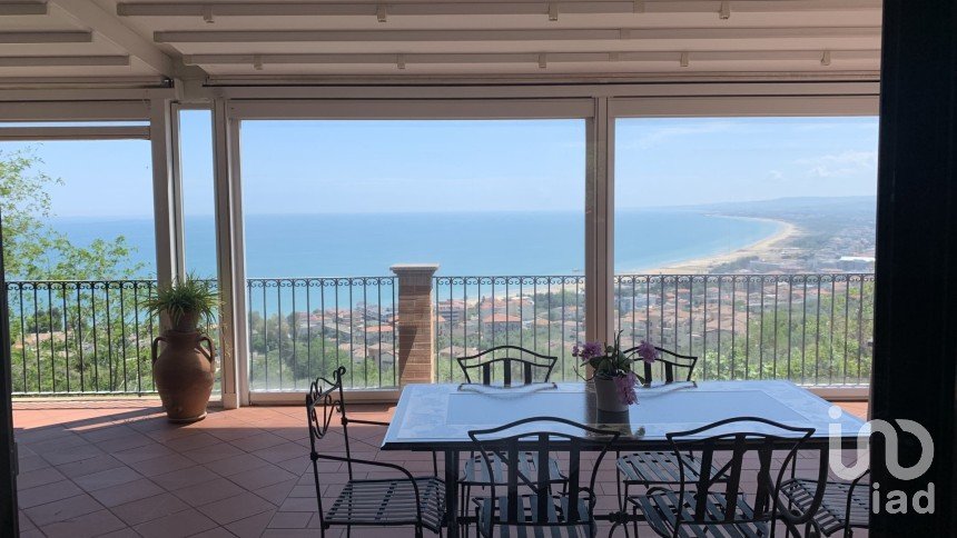 House 21 rooms of 515 m² in Vasto (66054)