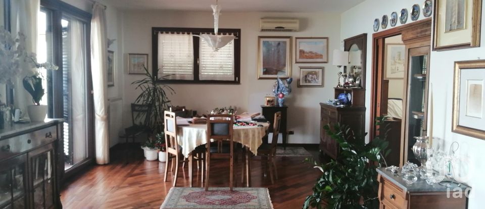 Casa 21 locali di 515 m² in Vasto (66054)