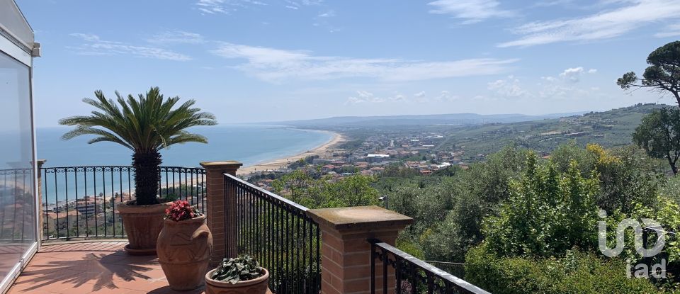 House 21 rooms of 515 m² in Vasto (66054)