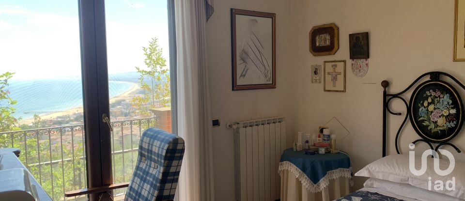 Casa 21 locali di 515 m² in Vasto (66054)