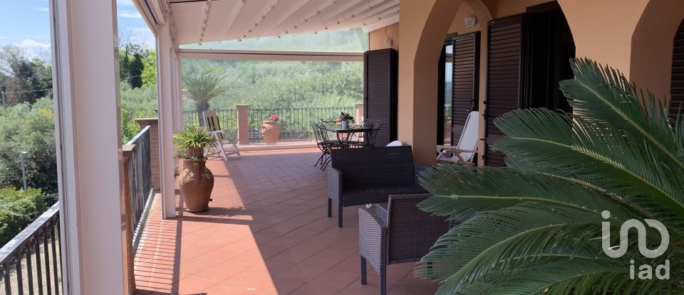 Casa 21 locali di 515 m² in Vasto (66054)