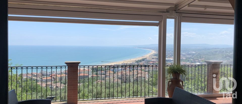 Casa 21 locali di 515 m² in Vasto (66054)