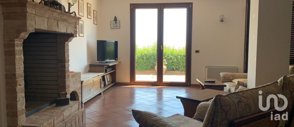 Casa 21 locali di 515 m² in Vasto (66054)