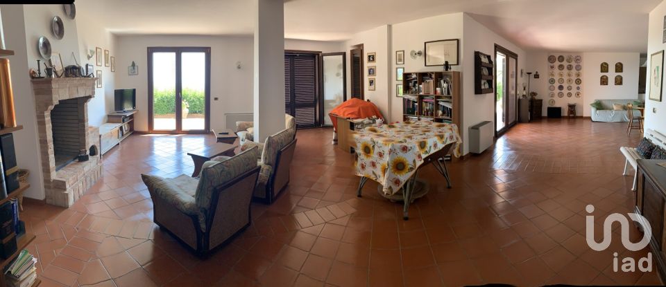 Casa 21 locali di 515 m² in Vasto (66054)