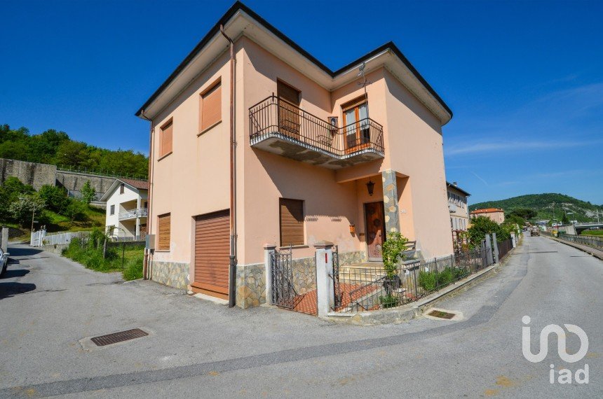 Casa indipendente 5 locali di 120 m² in Millesimo (17017)