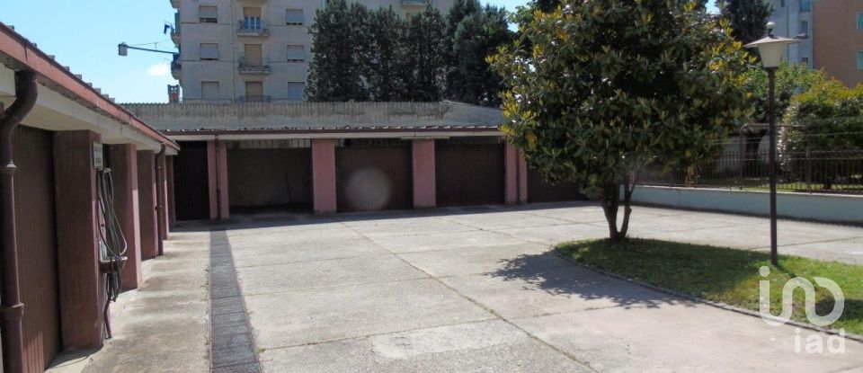 Block of flats in Valenza (15048) of 900 m²