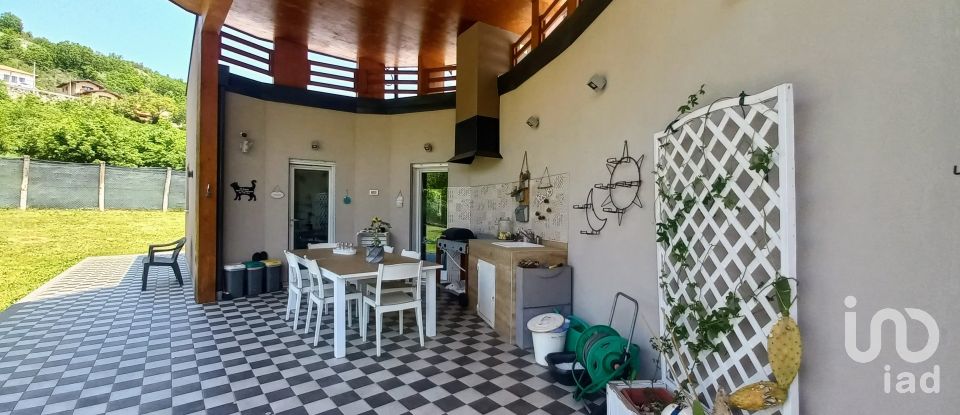 Farm 15 rooms of 450 m² in L'Aquila (67100)