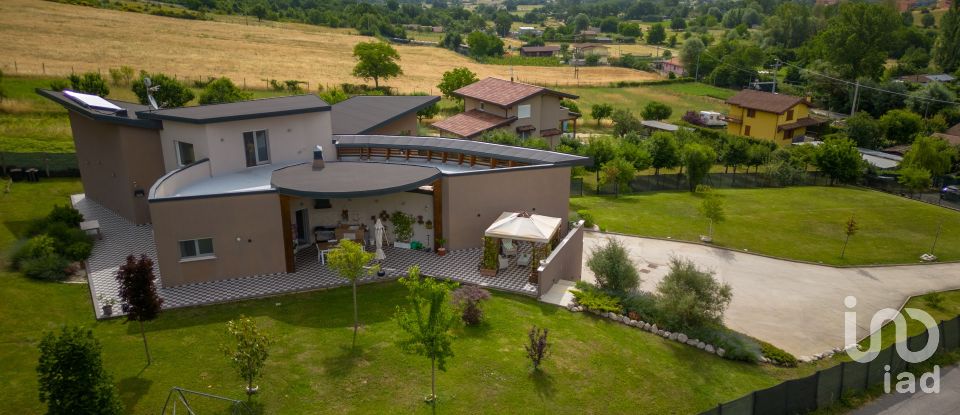 Farm 15 rooms of 450 m² in L'Aquila (67100)