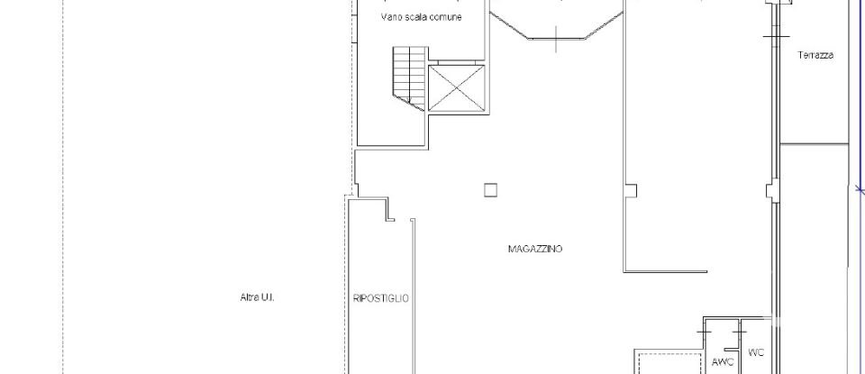 Negozio / locale commerciale di 300 m² in Ancona (60131)