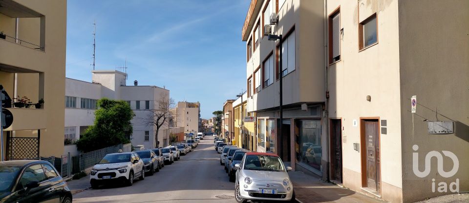 Shop / premises commercial of 300 m² in Ancona (60131)