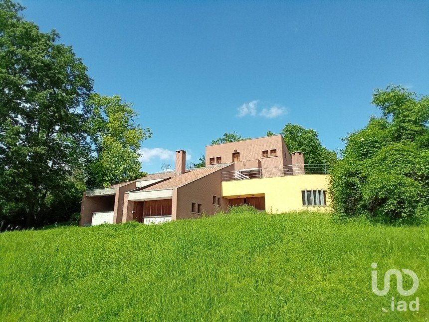 Villa 1 locale di 300 m² in Pecetto di Valenza (15040)