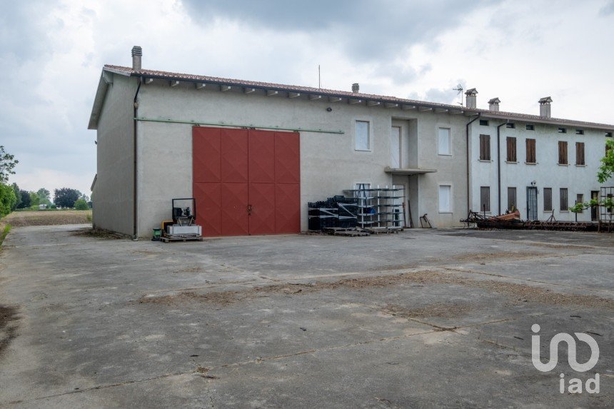 Rustico 0 locali di 264 m² in Castel Goffredo (46042)