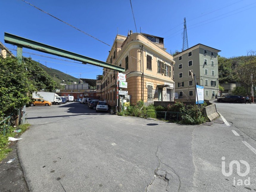 Land of 560 m² in Genova (16153)