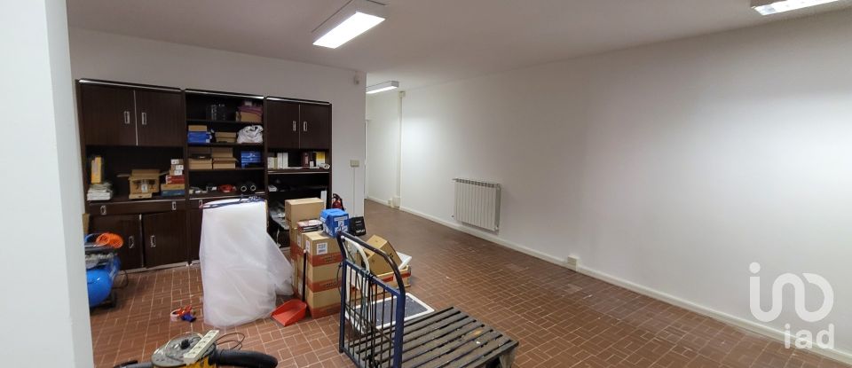 Varie superfici di 560 m² in Genova (16153)