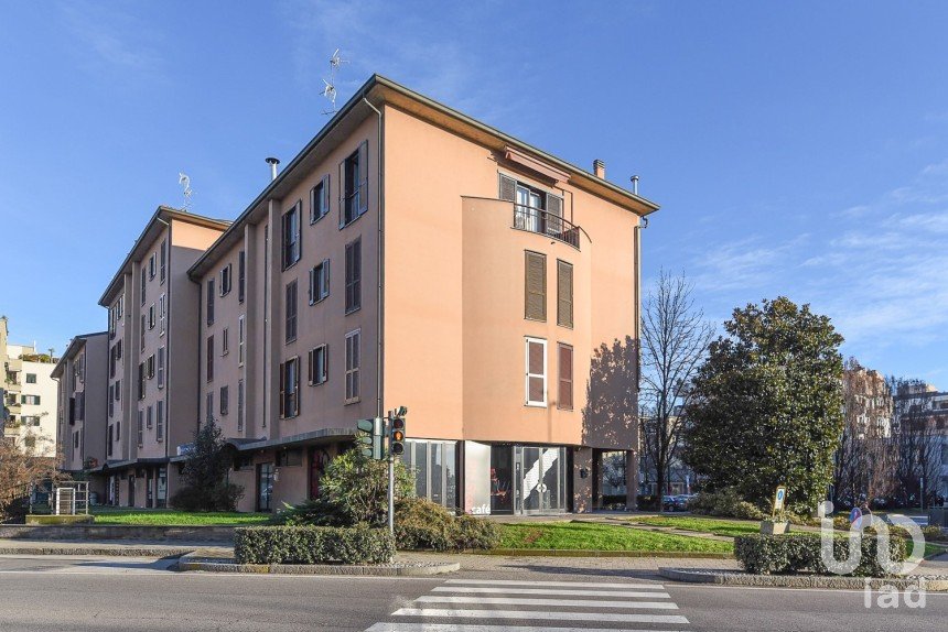 Attività locali di 200 m² in Vedano al Lambro (20854)