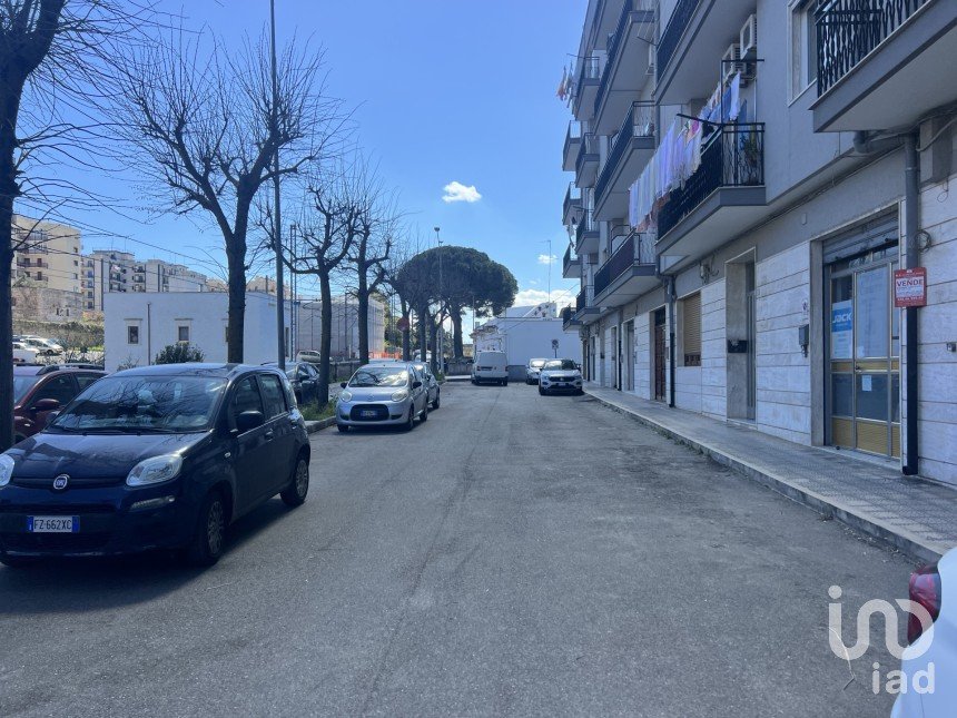 Negozio / locale commerciale di 51 m² in Martina Franca (74015)