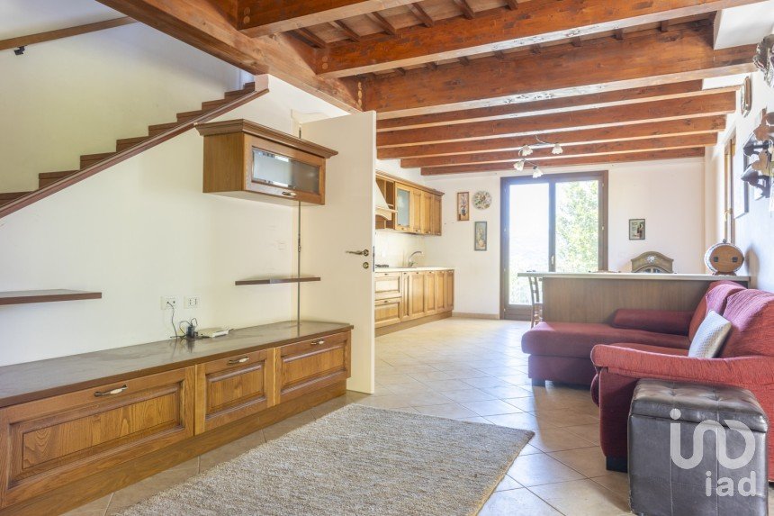 Traditional house 7 rooms of 162 m² in Cingoli (62011)