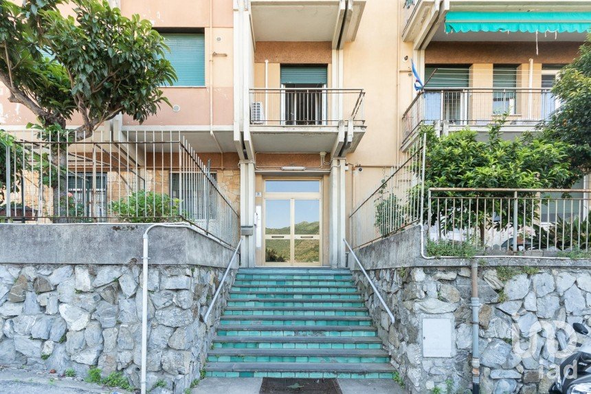 Four-room apartment of 67 m² in Genova (16141)