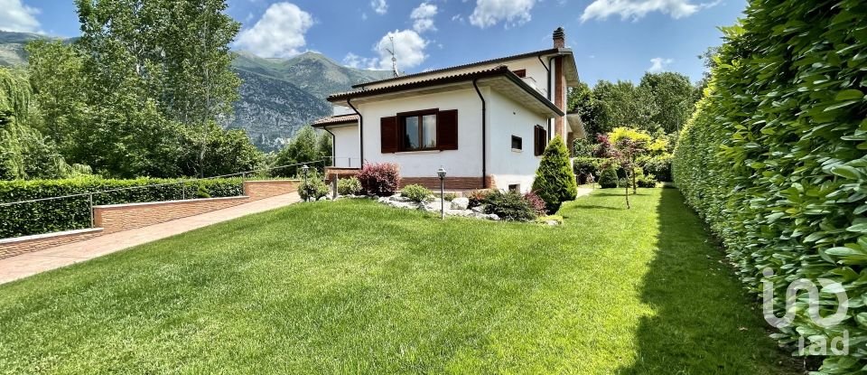 Villa 15 locali di 290 m² in Sulmona (67039)