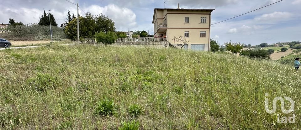 Land of 1,100 m² in Fermo (63900)