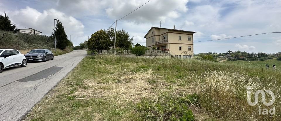 Land of 1,100 m² in Fermo (63900)