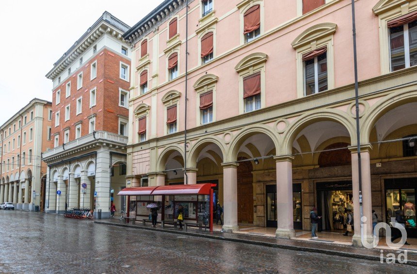 Shop / premises commercial of 39 m² in Bologna (40121)