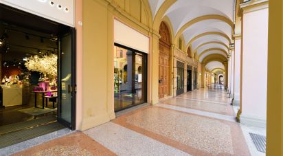 Negozio / locale commerciale di 39 m² in Bologna (40121)