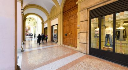 Negozio / locale commerciale di 39 m² in Bologna (40121)