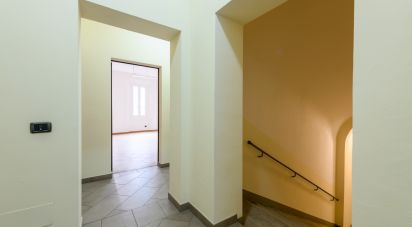 Shop / premises commercial of 39 m² in Bologna (40121)