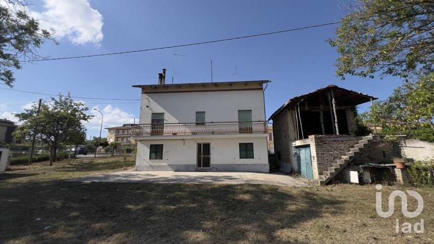 Casa 8 locali di 200 m² in Falerone (63837)