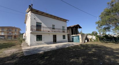 Lodge 8 rooms of 200 m² in Falerone (63837)
