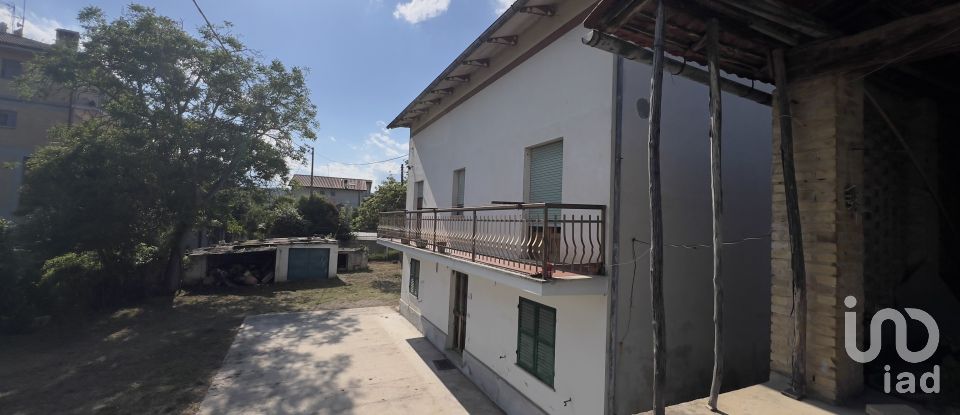 Casa 8 locali di 200 m² in Falerone (63837)